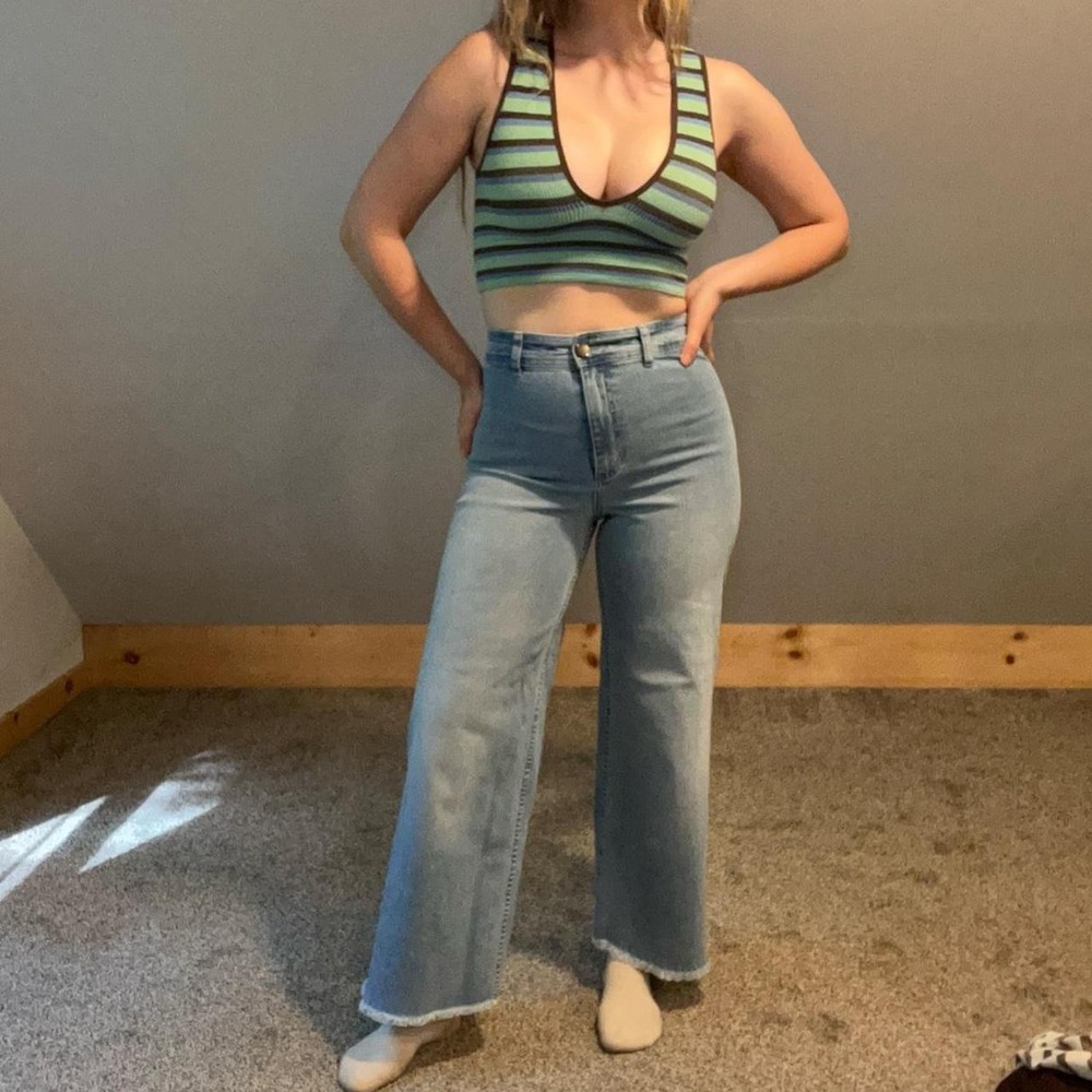 70s inspired Billabong high rise frayed hem wide leg blue jeans, size 27
